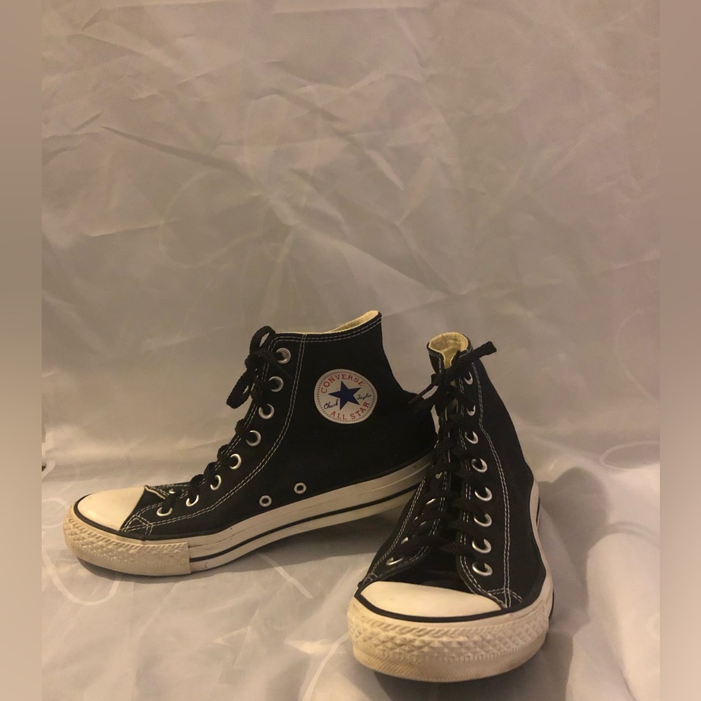 Converse Chuck Taylor All Star. Black and white Men’s size 9 Women’s size 11.